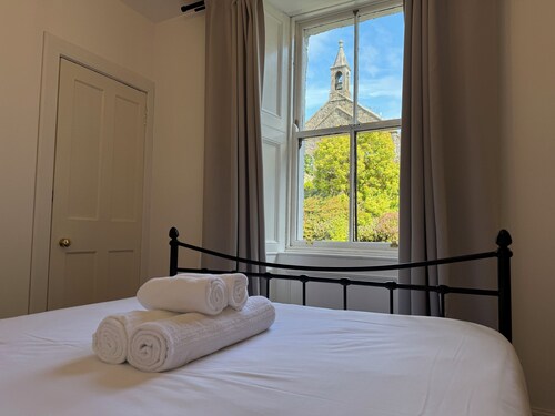 Garden Flat - set in beautiful large garden with old church ruins on the grounds