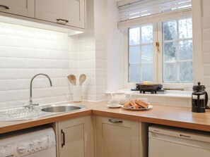 Dishwasher, high chair - 3 bedroom accommodation in Blairgowrie (Blairgowrie)