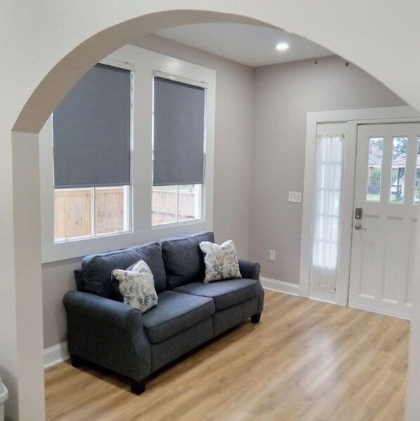 Smart TV - NEW 2 Bed, 2 Bath in Holy Cross Historic District (New Orleans)