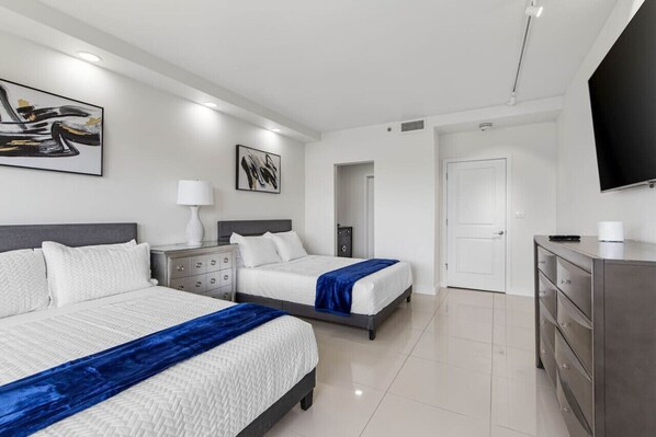 3 عدّة غرف نوم ومكتب وواي فاي مجانًا وملاءات أسرّة