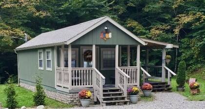 Tunnel Mountain Getaways- Cozy Retreat with Scenic Views!