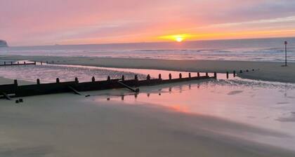 Cosy chalet 5 minute walk away from the beach