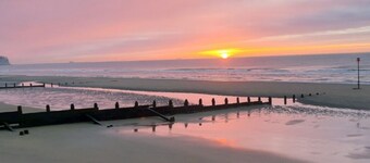 Cosy chalet 5 minute walk away from the beach