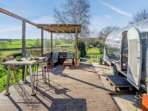 Outdoor dining - 1 bedroom accommodation in St. Weonards, near Ross-on-Wye (St. Weonards, near Ross-on-Wye)