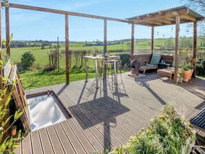 Outdoor dining - 1 bedroom accommodation in St. Weonards, near Ross-on-Wye (St. Weonards, near Ross-on-Wye)