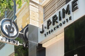 Exterior detail - Downtown | Luxury 1BD Apt. | Pool | Gym | Great Views (Austin)