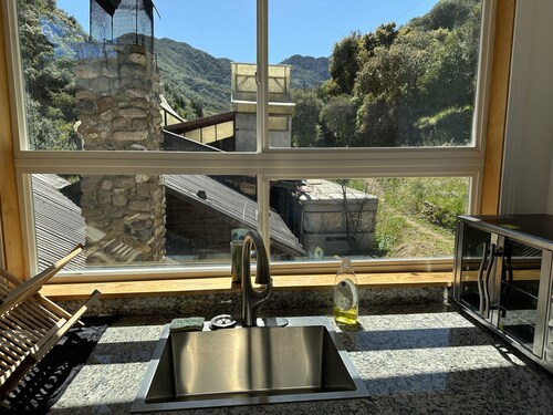 Panoramic Loft with Deck, Private Trails and Creek
