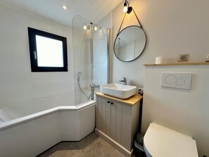 Bruser, hårtørrer, Toiletpapir
