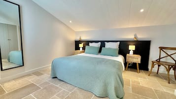 4 bedrooms, iron/ironing board, WiFi