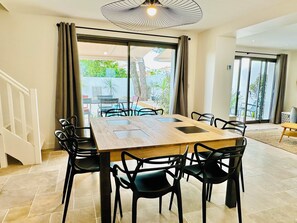 Dining - Beautiful villa with private pool - heart of the village (La Flotte)