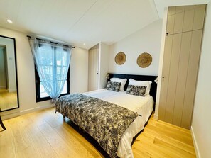 4 bedrooms, iron/ironing board, WiFi - Beautiful villa with private pool - heart of the village (La Flotte)