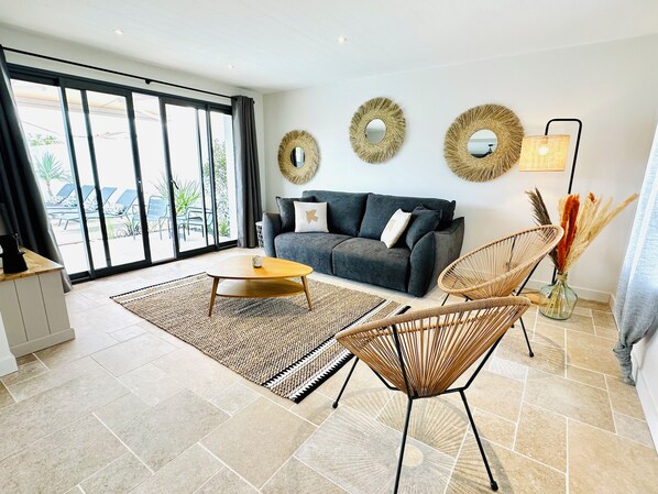 Living area - Beautiful villa with private pool - heart of the village (La Flotte)