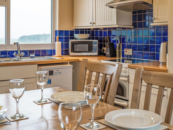Dishwasher, cookware/dishes/utensils