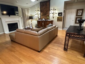 Smart TV - Charming 3-bedroom house in lovely Little Rock, Arkansas (Little Rock)