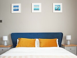 4 bedrooms, free WiFi, bed sheets - 4 bedroom accommodation in Shanklin (Shanklin)