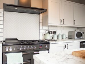 Dishwasher, high chair - 4 bedroom accommodation in Shanklin (Shanklin)