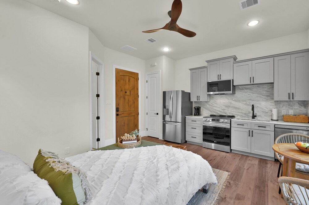 One Bedroom Casita with Kitchen On Lake Apache in the serene City of