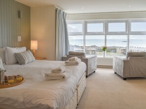5 bedrooms, free WiFi, bed sheets