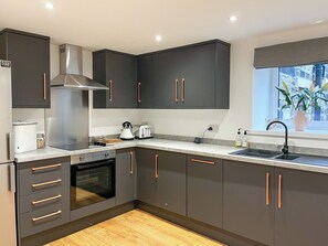 Dishwasher, high chair - 2 bedroom accommodation in Glossop (Glossop)