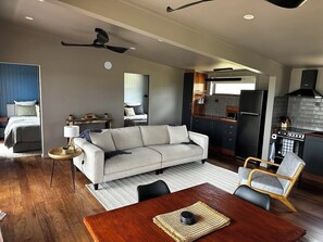 Smart TV, fireplace