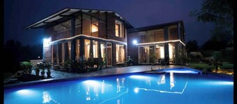 WE Woods Farm Manesar, 6BR Lux King Beds, Pvt Pool