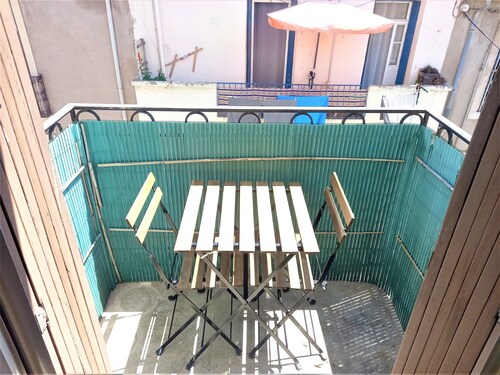 Lovely studio in the artists' quarter