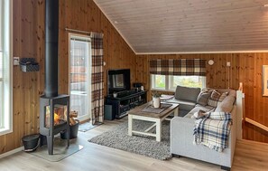 Fireplace - Amazing home in Oppdal (Oppdal)