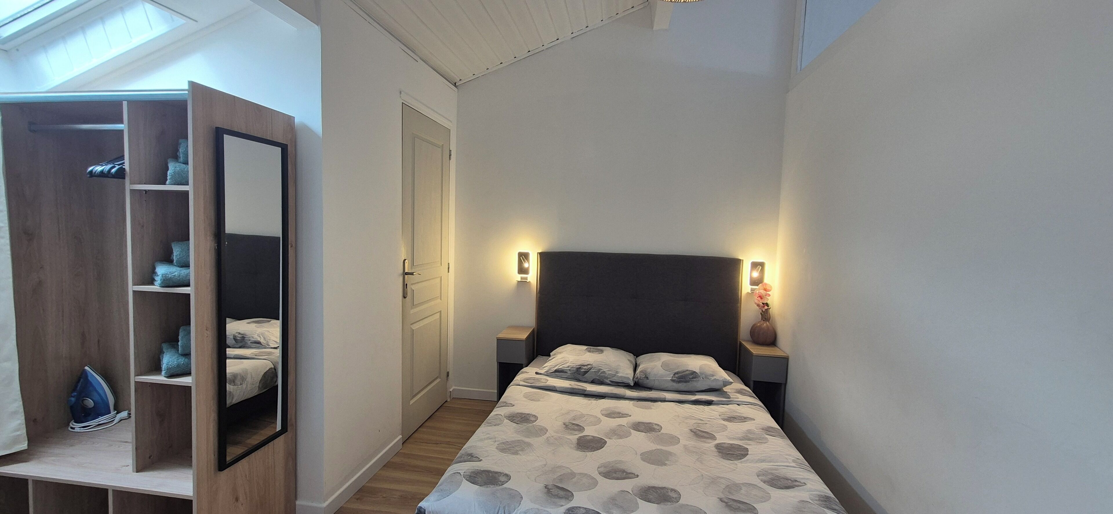 1 chambre, fer et planche à repasser, Wi-Fi gratuit, draps fournis