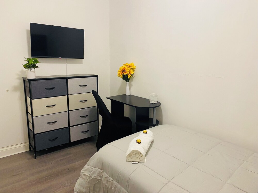 Modern Private Bedroom 3 Englewood Vrbo