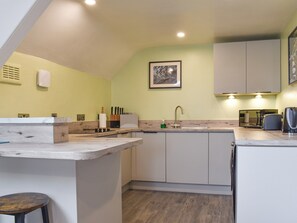 Cookware/dishes/utensils
