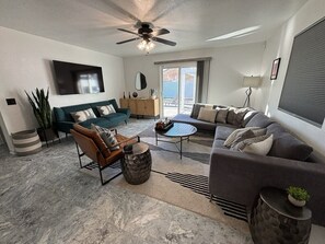 Smart-TV og stereoanlegg