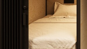 Hypo-allergenic bedding available, WiFi (free), bed sheets - Podtel (Honolulu)