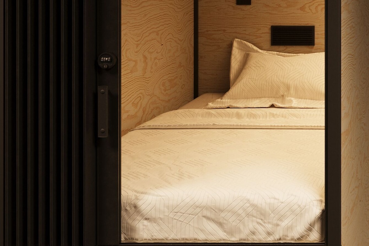 Hypo-allergenic bedding available, WiFi (free), bed sheets