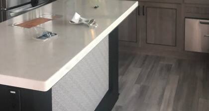 Charming cottage by a beautiful pond in awesome Homestead Redlands.