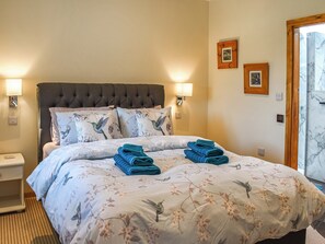1 bedroom, free WiFi, bed sheets - 1 bedroom accommodation in Capel Garmon, near Llanrwst (Capel Garmon, near Llanrwst)