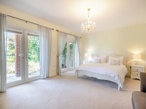 6 bedrooms, free WiFi, bed sheets
