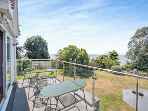 Outdoor dining - 6 bedroom accommodation in St Osyth, near Clacton-on-Sea (St Osyth, near Clacton-on-Sea)