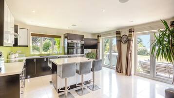 Dishwasher, high chair