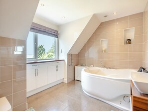 Towels - 6 bedroom accommodation in St Osyth, near Clacton-on-Sea (St Osyth, near Clacton-on-Sea)