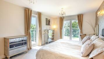 6 bedrooms, free WiFi, bed sheets