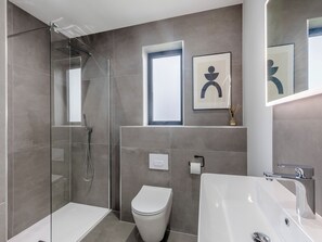 Towels - An exclusive collection of high end lodges. (Llangefni)