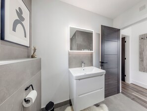 Towels - Cadnant Lodge 2 - UK42795 (Llangefni)