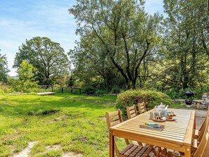 Outdoor dining - 3 bedroom accommodation in Leek (Leek)