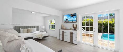 5 bedrooms, iron/ironing board, WiFi, bed sheets