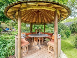 Outdoor dining - 1 bedroom accommodation in Lancaster (Lancaster)