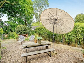 Outdoor dining - 1 bedroom accommodation in Lancaster (Lancaster)