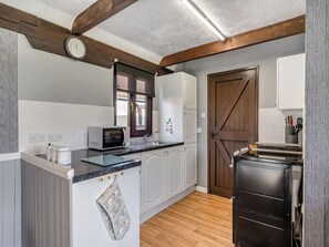 Highchair - Lovely barn in a beautiful setting with swimming pool. (Colchester)