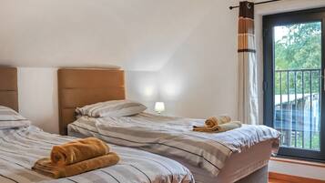 3 bedrooms, free WiFi, bed sheets