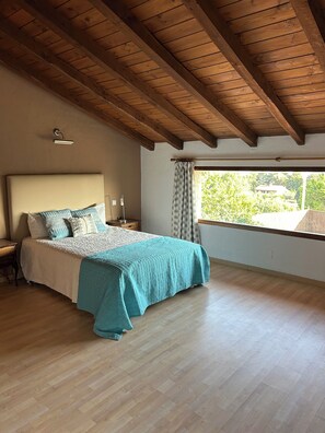 3 chambres, fer et planche à repasser, lit parapluie, draps fournis