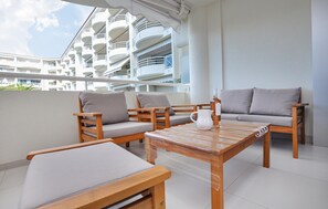 Property grounds - Awesome apartment in Antibes with WiFi (Antibes)